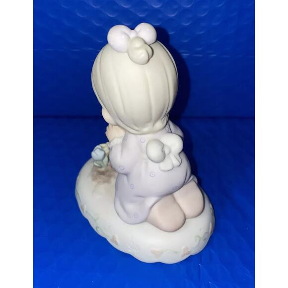 Precious Moments #136220 “Growing In Grace” Girl praying flowers Age 3 1994 - Picture 9 of 10